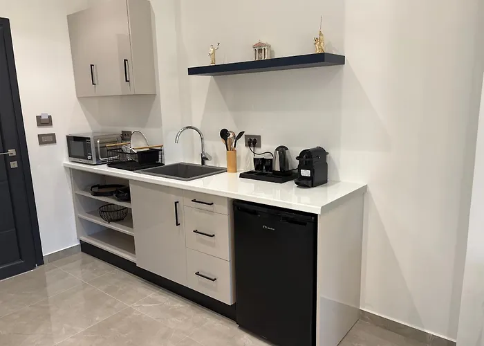 Olympian Gods Apartahotel